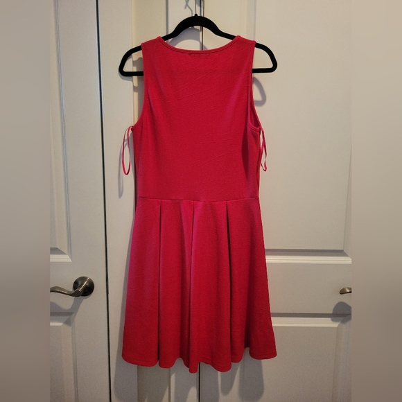 Little red dress - Picture 3 of 3